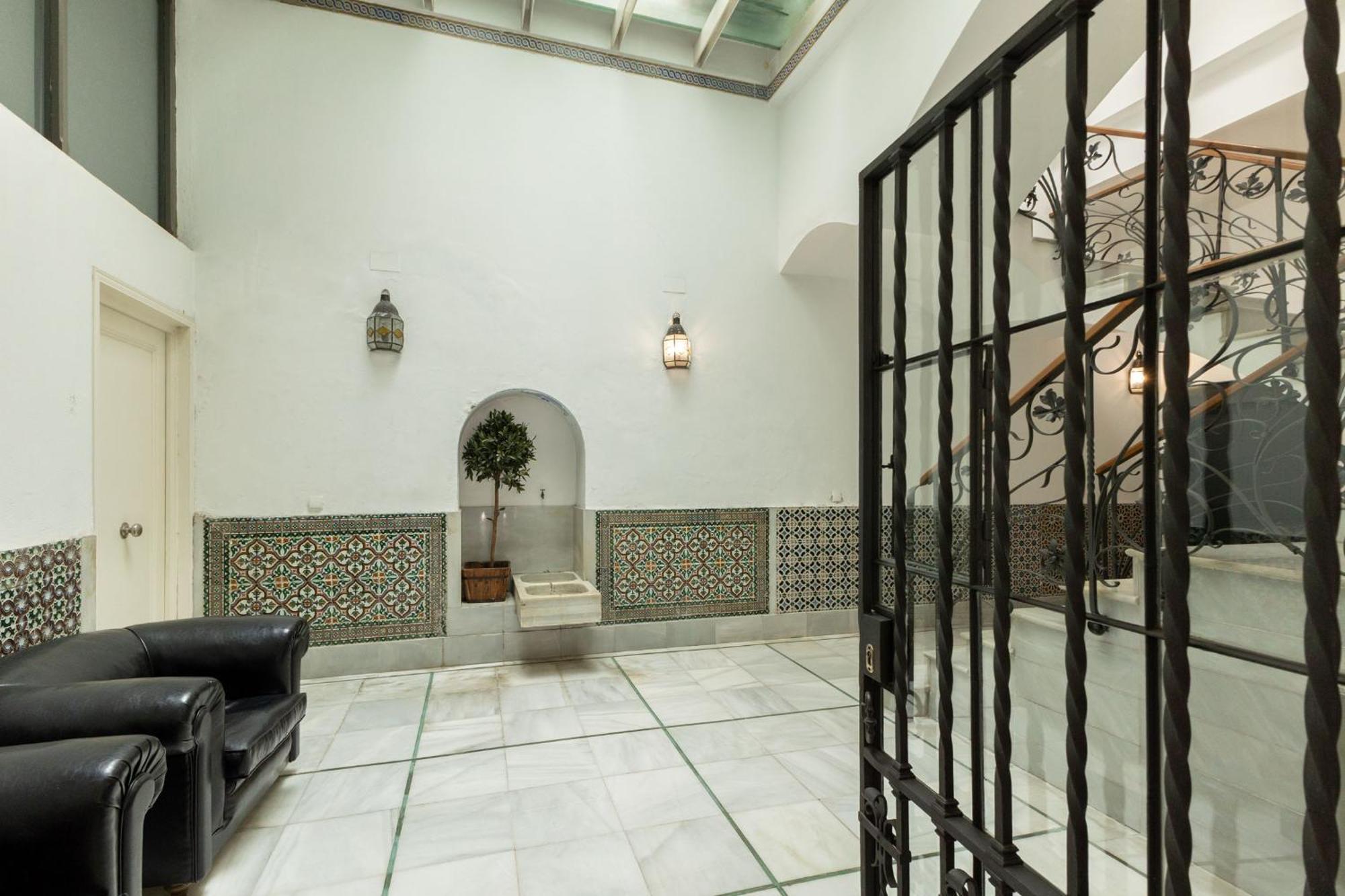 Charming 2 Bedroom Boutique Triplex Apartment With Private Terrace At Seville City Center By Ocityzen Экстерьер фото